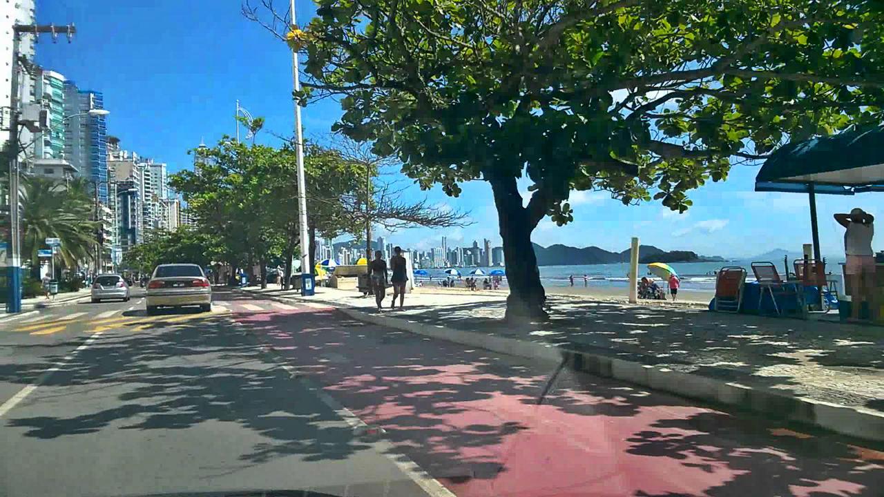 דירות Balneário Camboriú Incrivel Ap A 100M Do Mar Com Ar E Wi-Fi מראה חיצוני תמונה